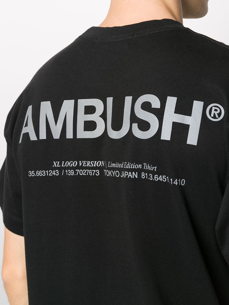 Imagem de: Camiseta AMBUSH Preta com Estampa Posterior