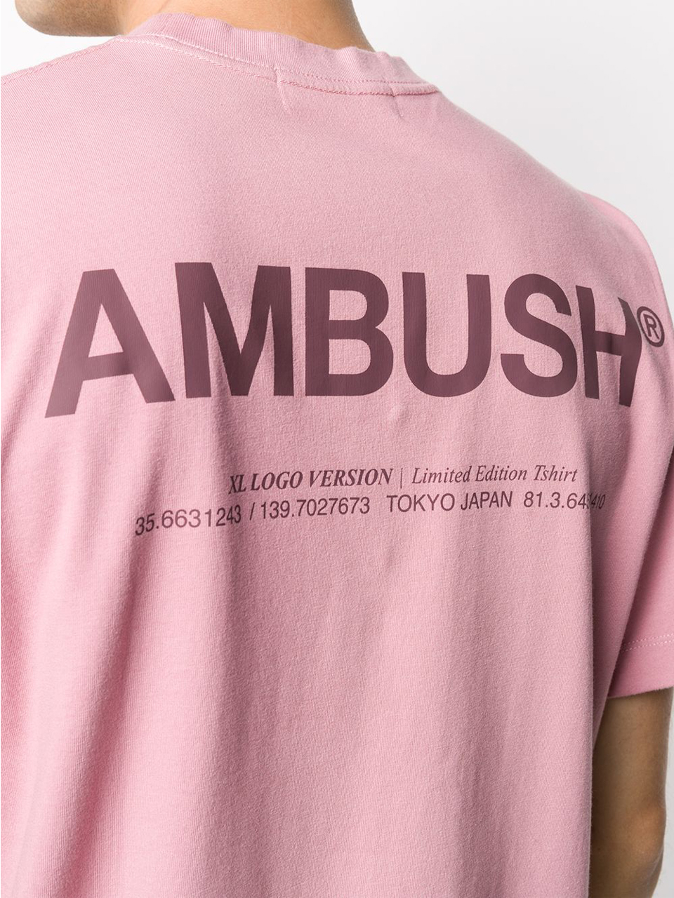 Imagem de: Camiseta AMBUSH Rosa com Estampa Posterior