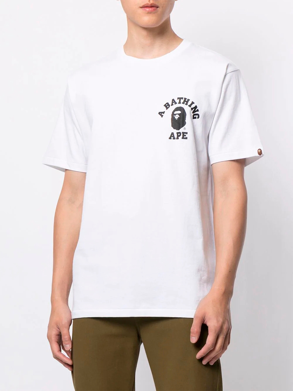 Imagem de: Camiseta BAPE Branca com Logo Preto Pequeno