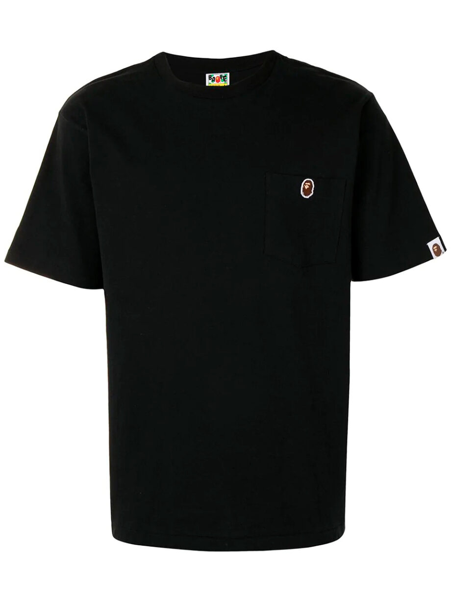 Imagem de: Camiseta BAPE Preta com Logo Pequeno e Bolso