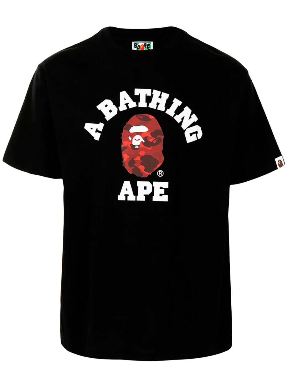 Imagem de: Camiseta BAPE Preta com Logo Vermelho Camo