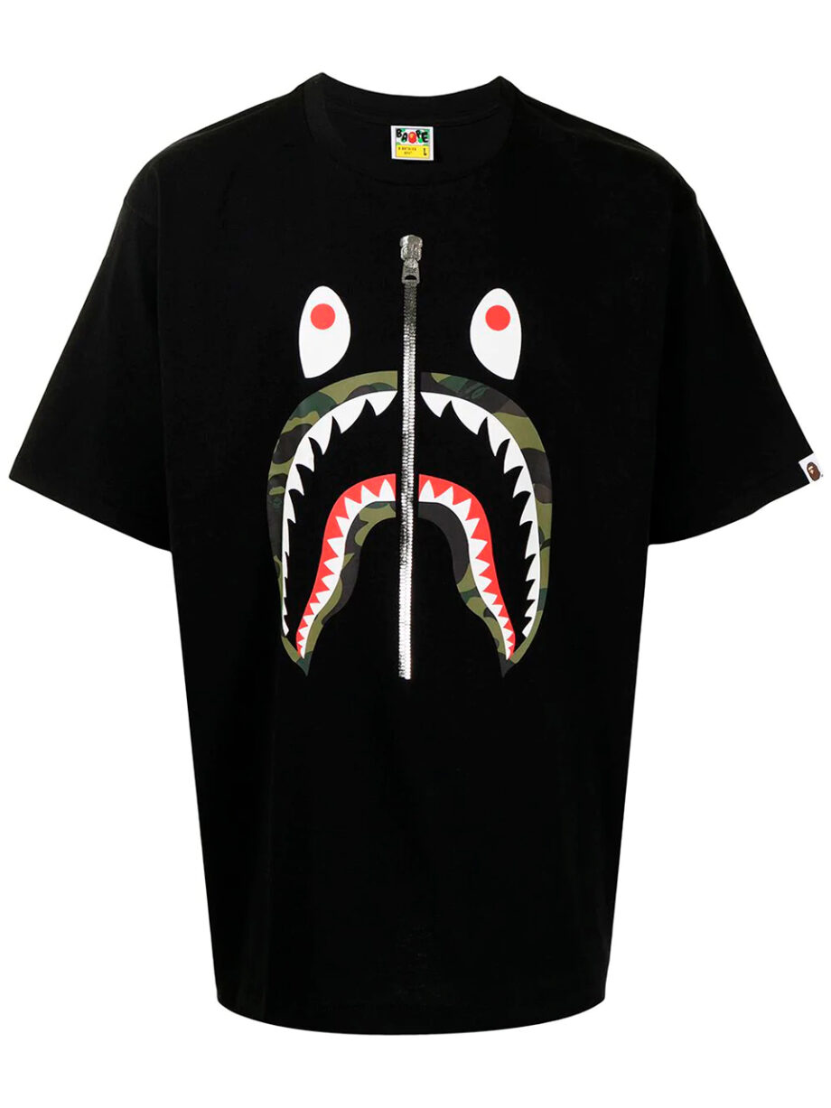 Imagem de: Camiseta BAPE Shark Preta com Estampa Camo