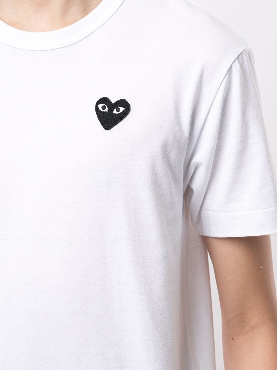 Imagem de: Camiseta Comme Des Garçons Branca com Logo Bordado