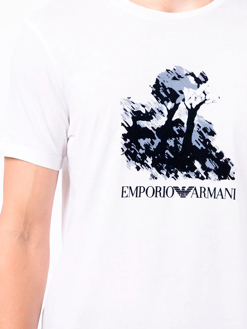 Imagem de: Camiseta Emporio Armani Branca com Estampa Pintura