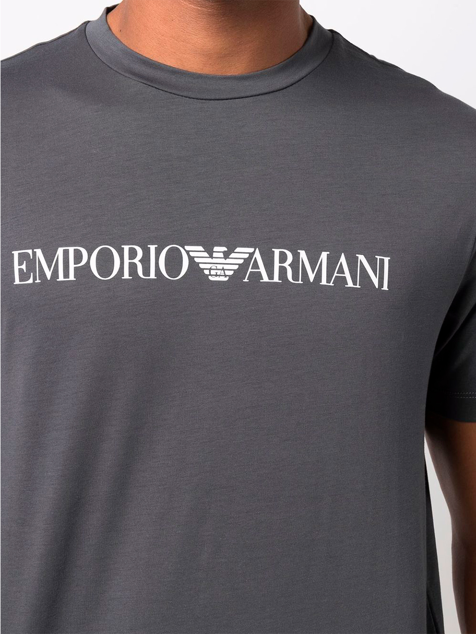 Imagem de: Camiseta Emporio Armani Cinza Escuro com Logo Branco