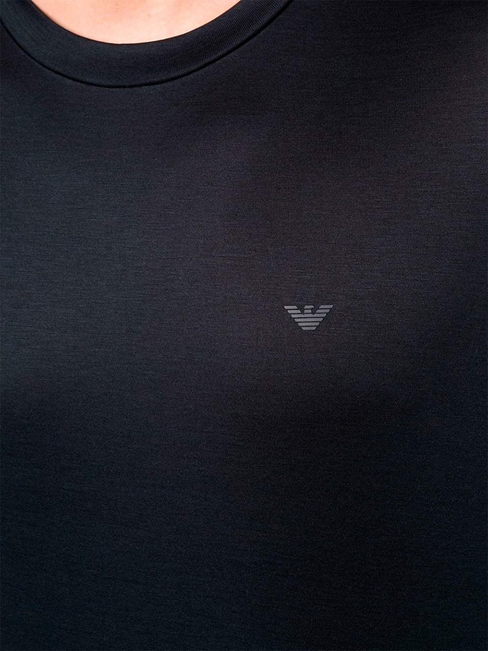 Imagem de: Camiseta Emporio Armani Preta com Emblema