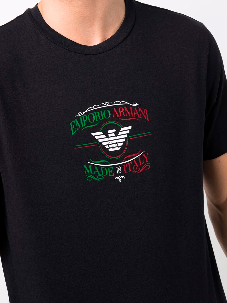 Imagem de: Camiseta Emporio Armani Preta com Estampa Bicolor