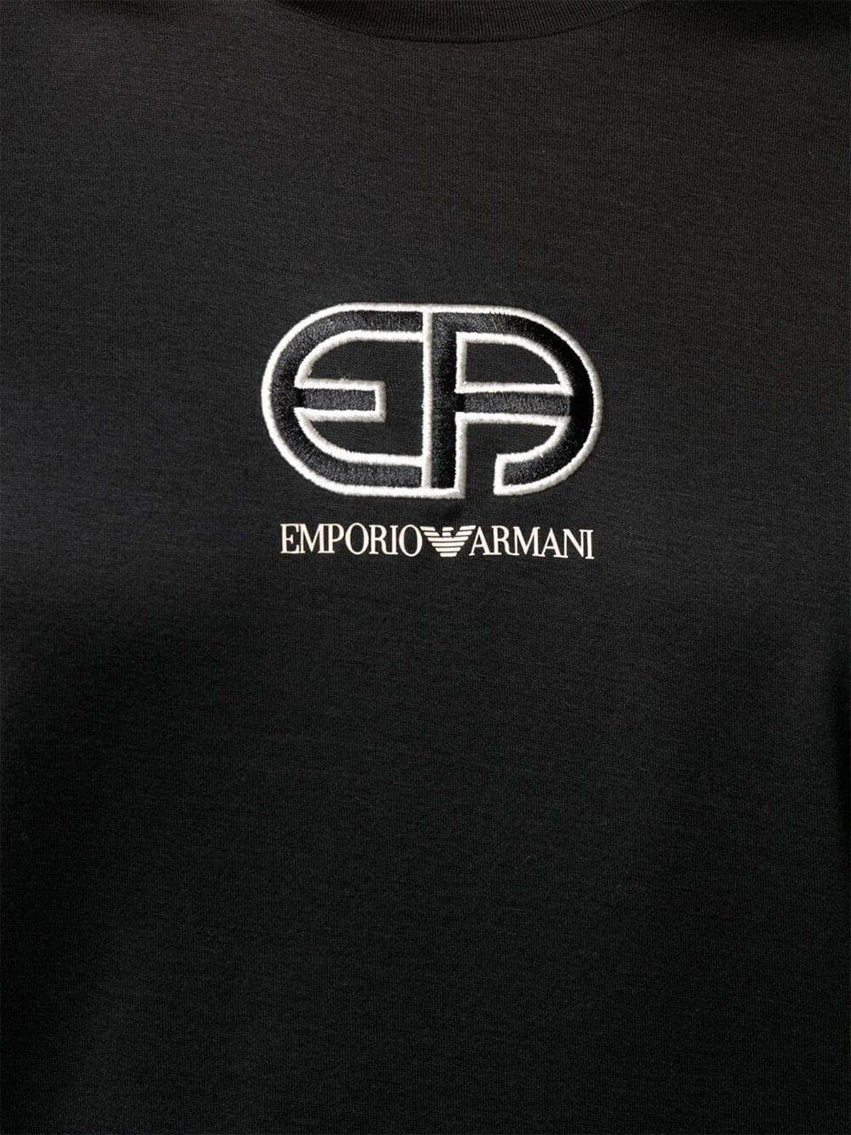 Imagem de: Camiseta Emporio Armani Preta com Logo Bordado