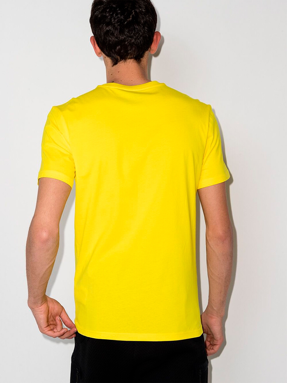 Imagem de: Camiseta Moschino Amarela com Logo Preto