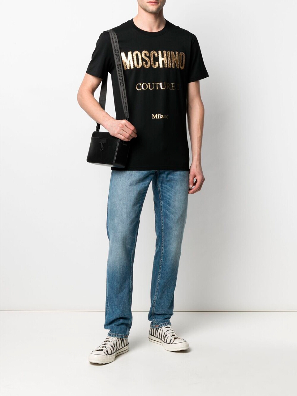 Imagem de: Camiseta Moschino Preta com Logo Couture Dourado
