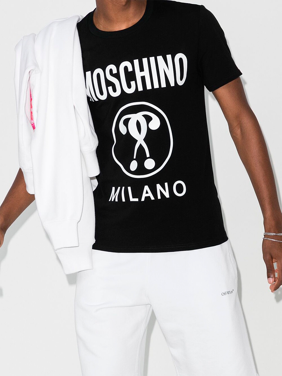 Imagem de: Camiseta Moschino Preta com Logo Interrogação Dupla Branco