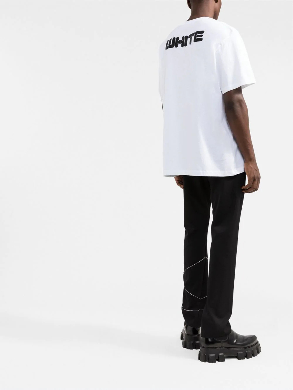 Imagem de: Camiseta Off-White Branca com Logo Preto