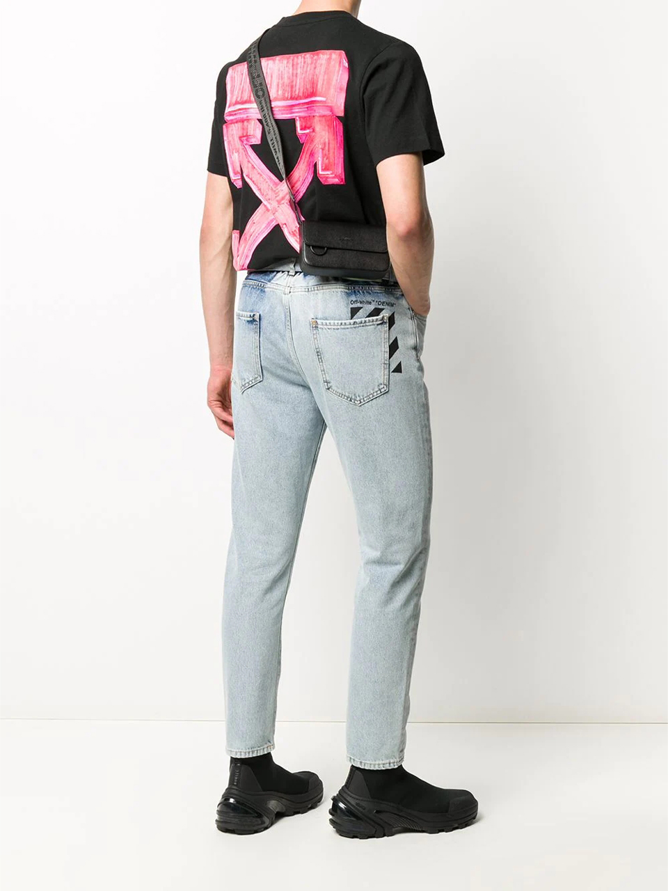 Imagem de: Camiseta Off-White Marker Arrows Preta com Estampa Rosa