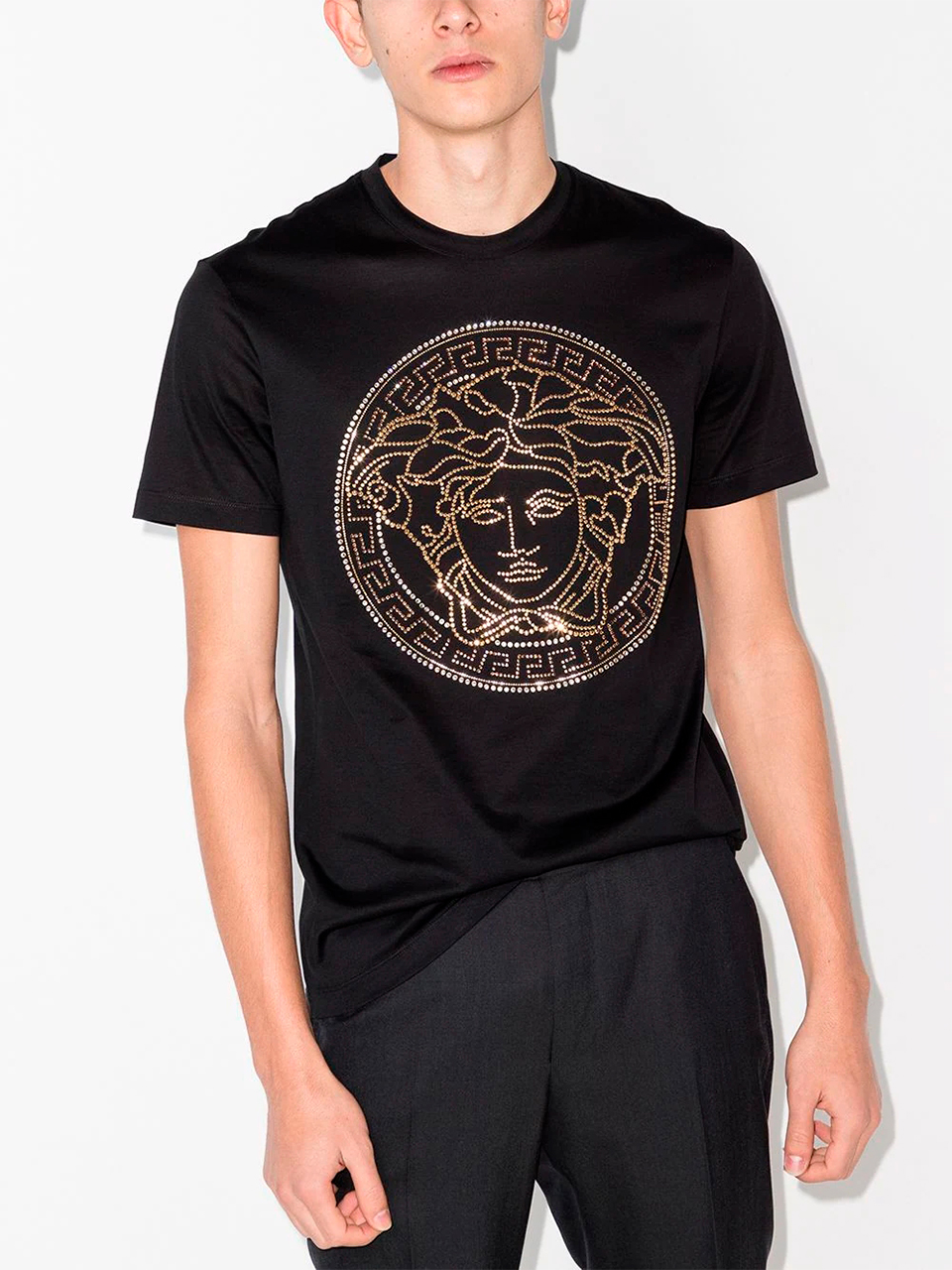 Imagem de: Camiseta Versace Preta com Estampa Medusa Dourada
