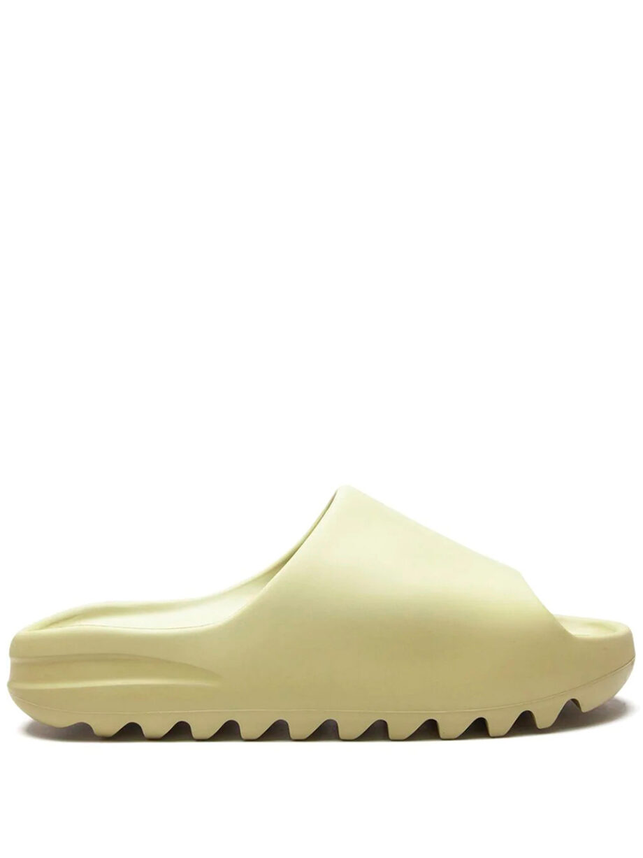 Imagem de: Chinelo Adidas Yeezy Slide