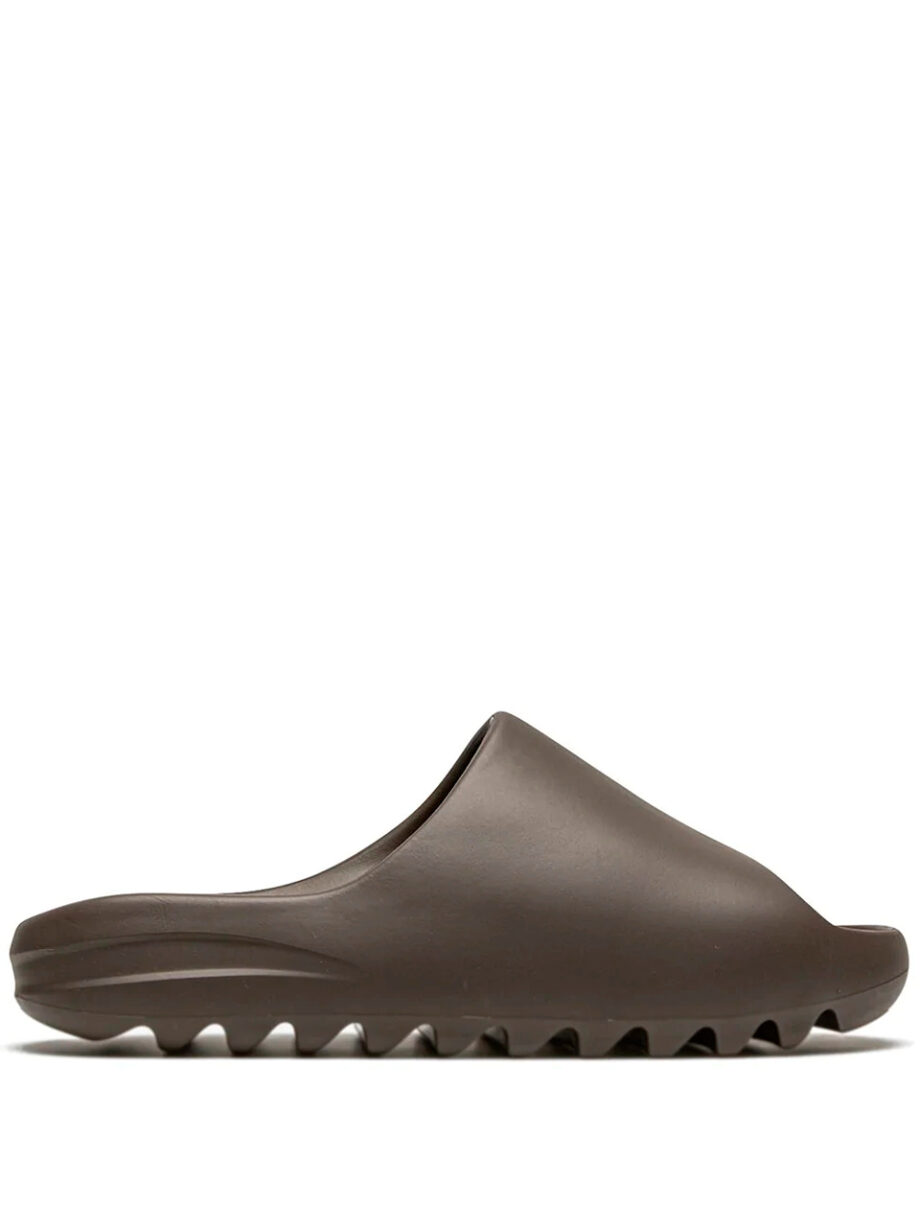Imagem de: Chinelo Adidas Yeezy Slide “Soot”