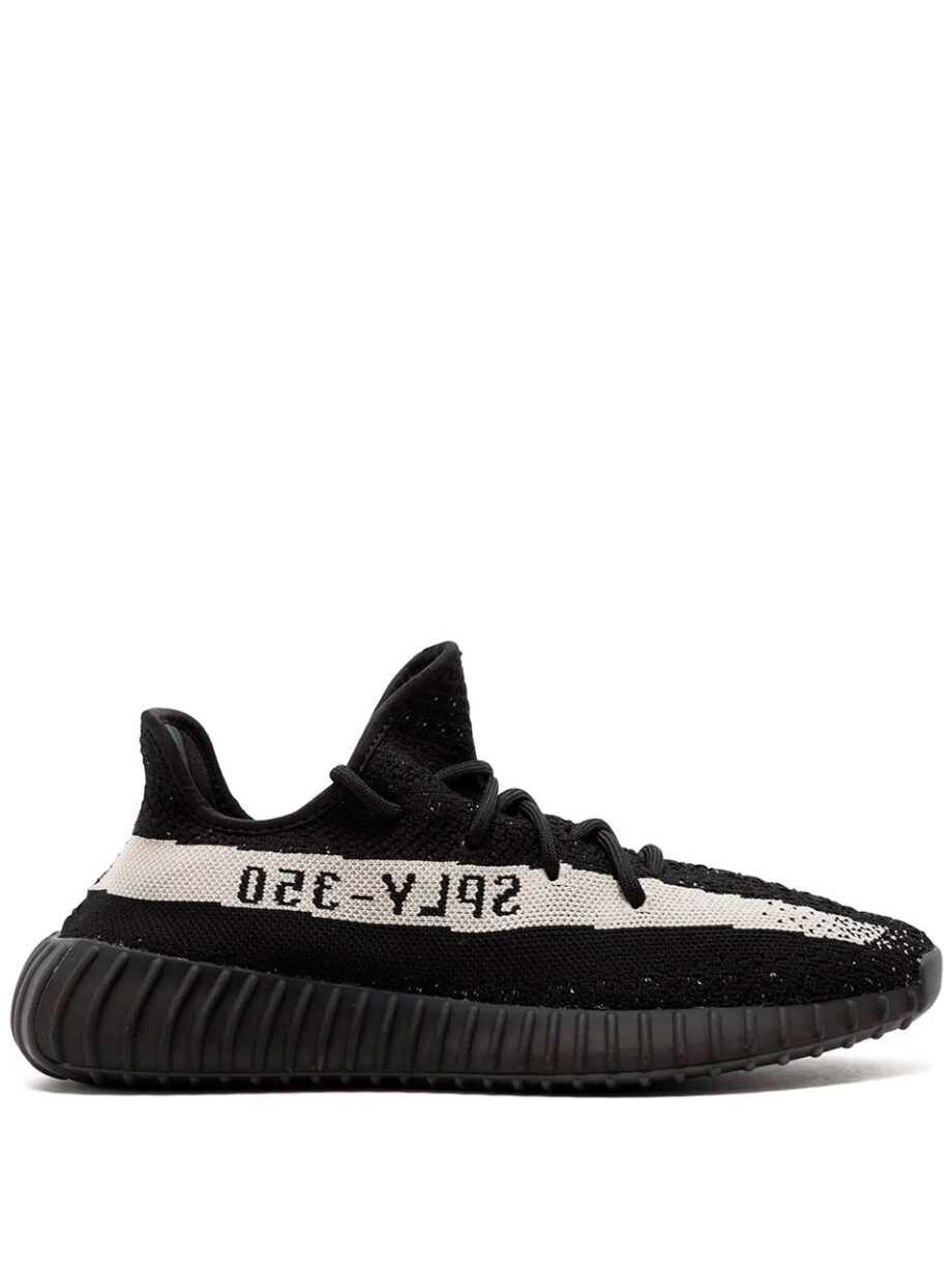 Imagem de: Tênis Adidas Yeezy Boost 350 V2 Oreo