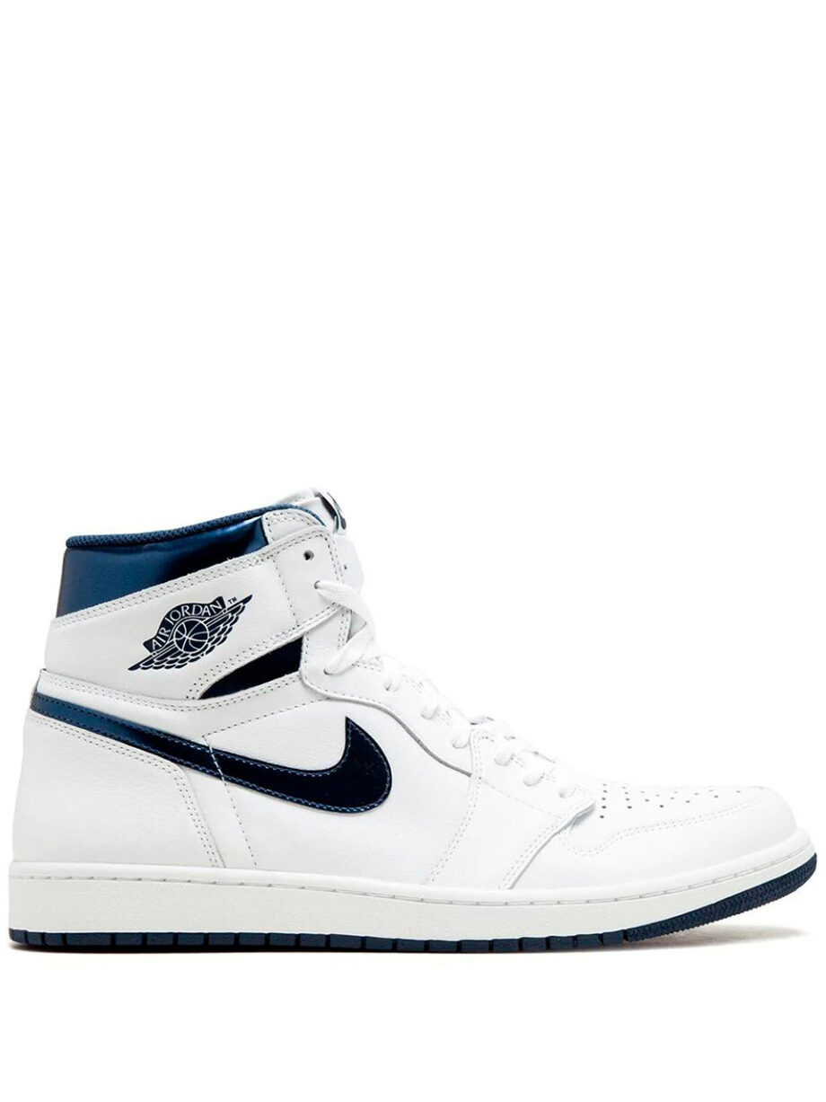 Imagem de: Tênis Nike Air Jordan 1 Retro Branco e Azul