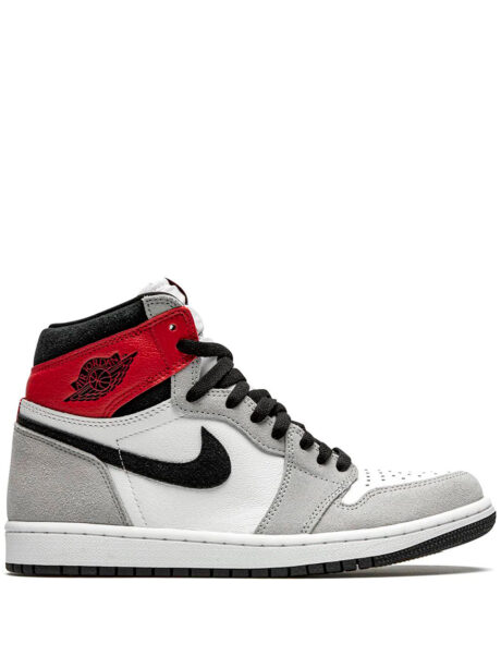 Imagem de: Tênis Nike Air Jordan 1 Retro High Cinza Branco e Vermelho